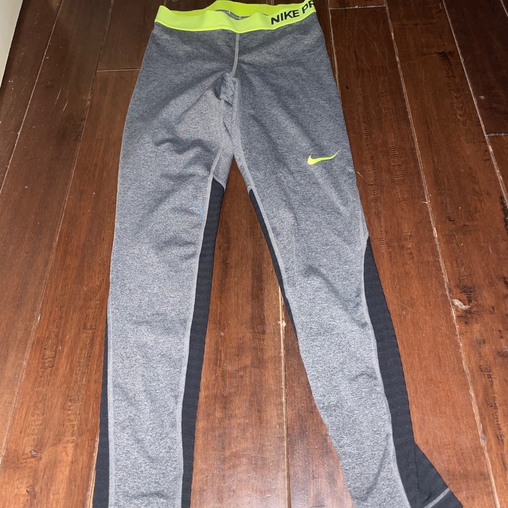 Nike Pro Leggings - Picture 2 of 3